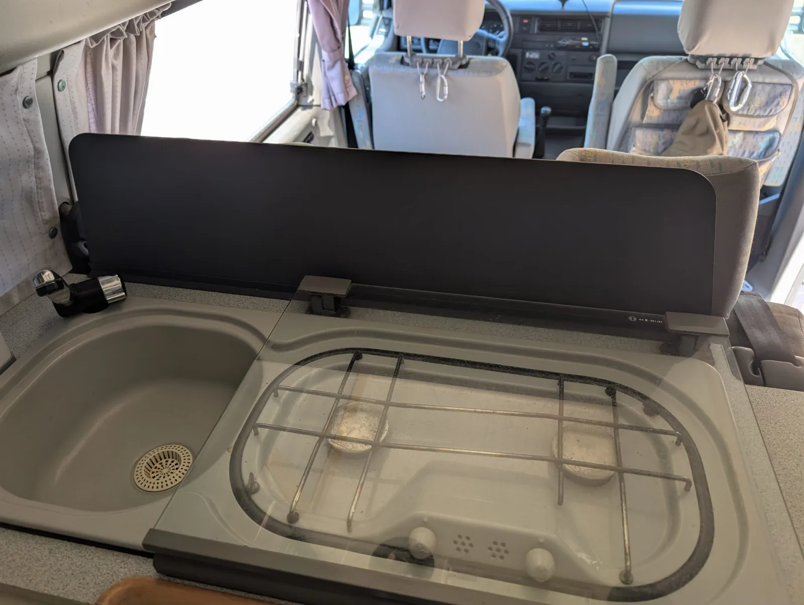 Panel separador de cocina – réplica en acero