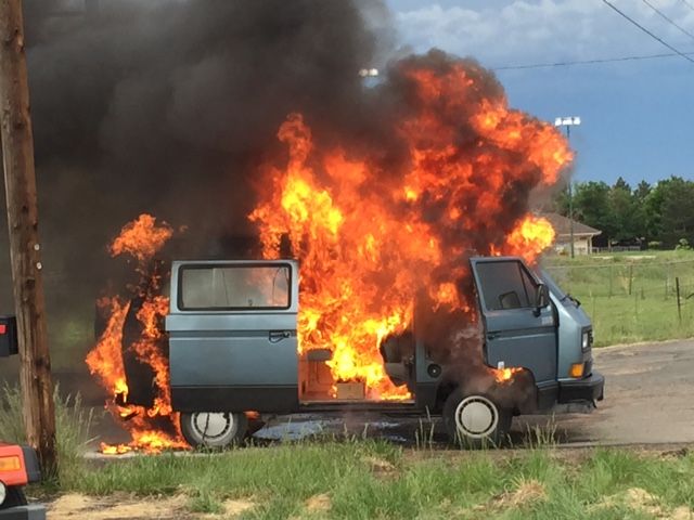 Volkswagen T3 en llamas