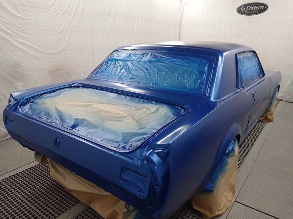Ford Mustang pintado en La Cotxera Classic Garage