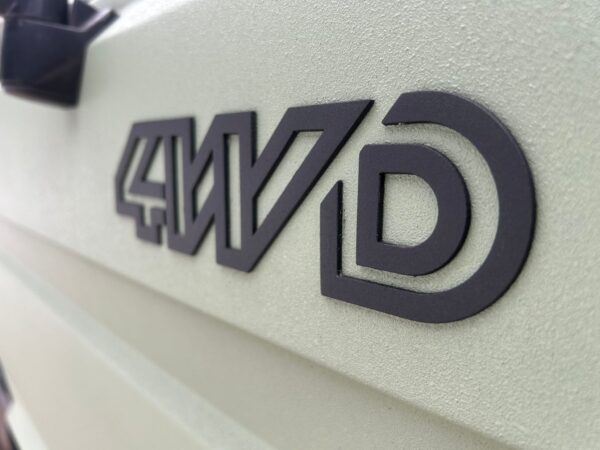 Juego de emblemas VW T3 Syncro – Morro y laterales (4WD + Syncro) - Imagen 3