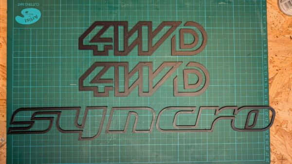 Juego de emblemas VW T3 Syncro – Morro y laterales (4WD + Syncro) - Imagen 5