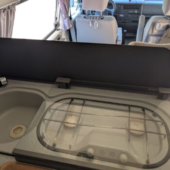 Separador fregadero y cocina del asiento trasero